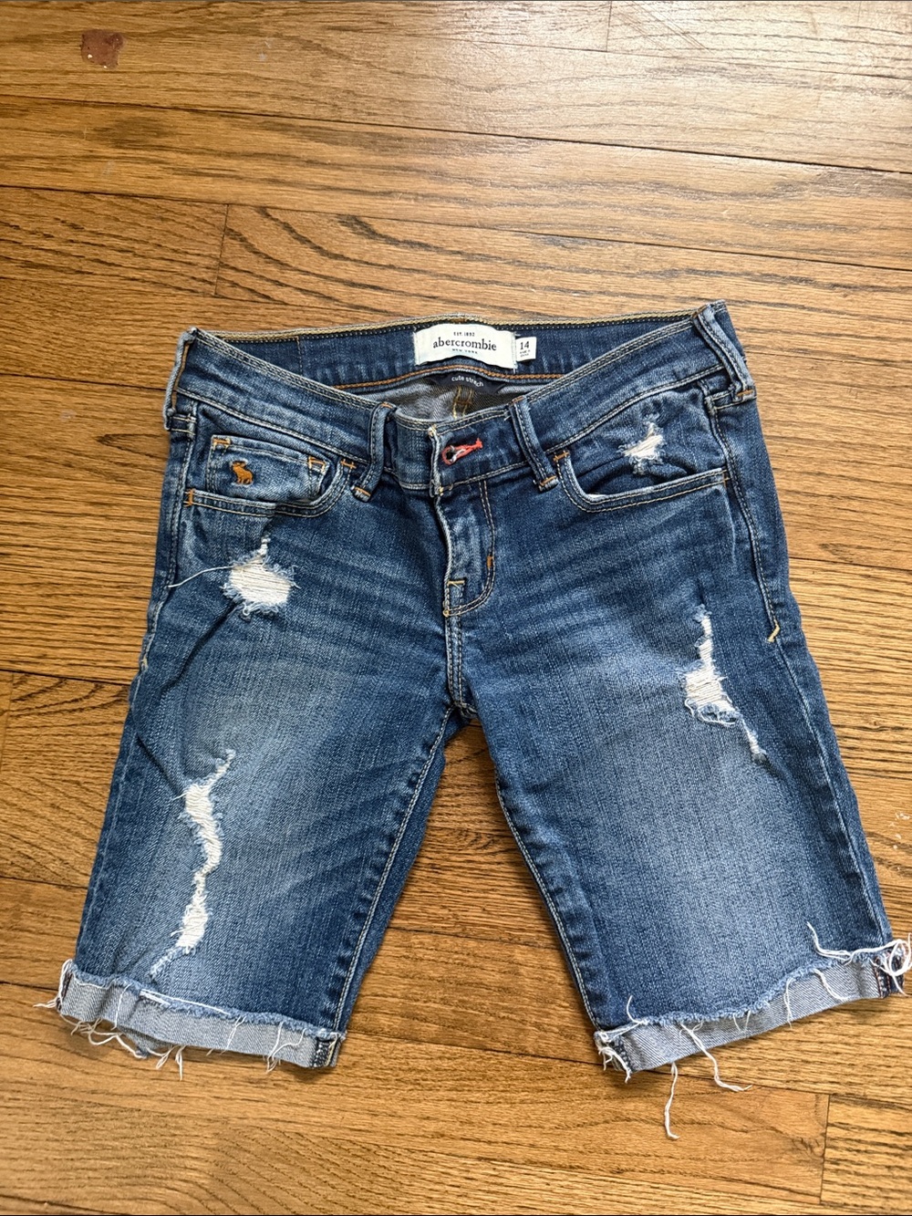 Abercrombie Women’s Dark Blue Denim Shorts with Faded Detail girls size 14